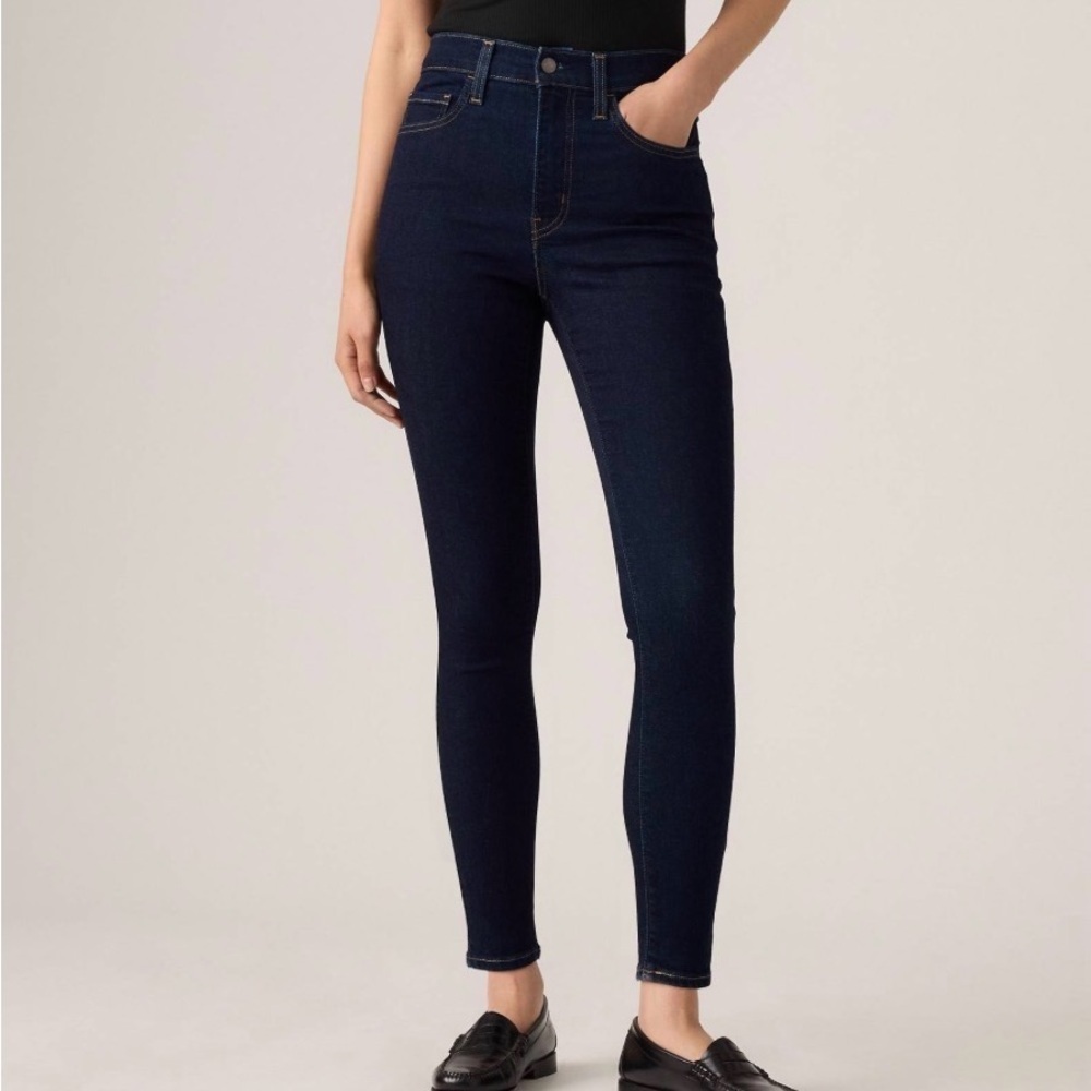 Levi’s 720 High Rise Skinny in Excellent condition Dark Wash Size 27